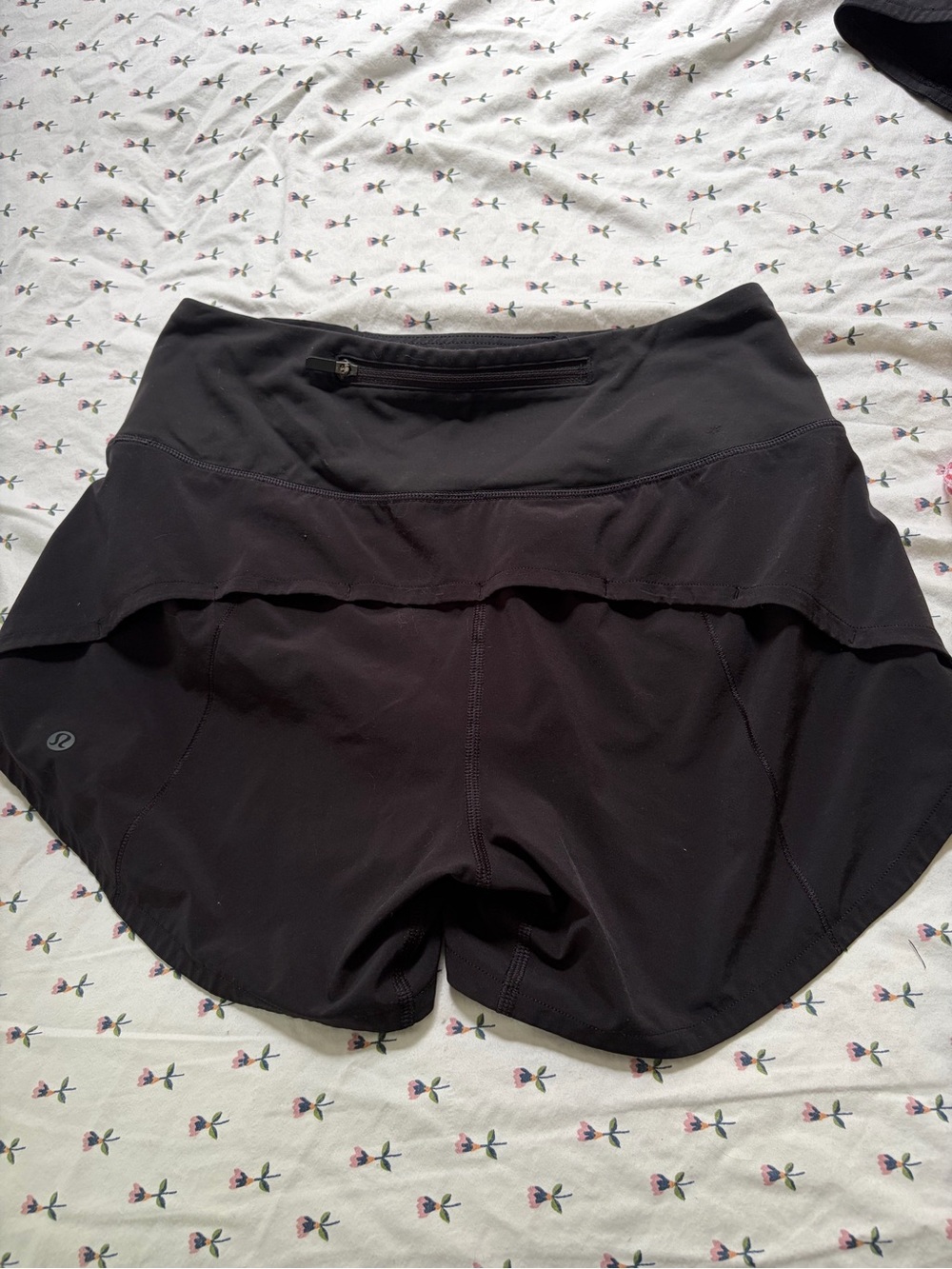 Black lululemon speed up short - Picture 2 of 4